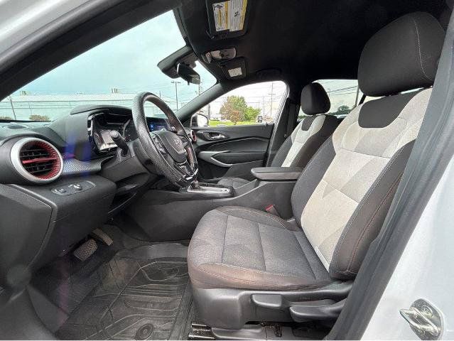 Used 2024 Chevrolet Trax RS w/ Driver Confidence Package FWD image 17