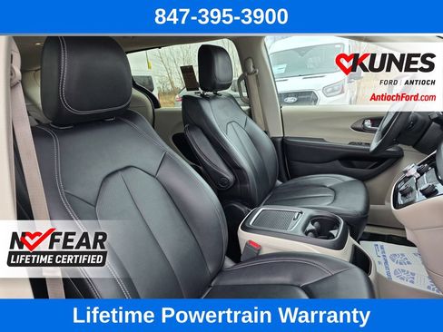 Used 2024 Chrysler Pacifica Touring-L FWD image 34