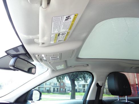 Used 2017 Jaguar F-PACE Premium image 24