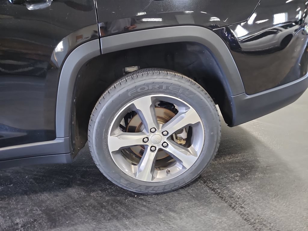 Used 2023 Jeep Grand Cherokee L Limited w/ Luxury Tech Group II AWD/4WD image 33