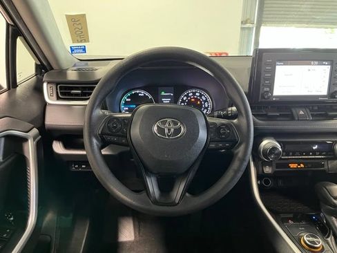 Used 2022 Toyota RAV4 XLE AWD/4WD image 21