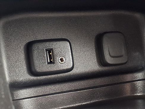 Used 2018 Chevrolet Equinox LT image 23