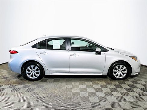 Used 2025 Toyota Corolla LE image 9