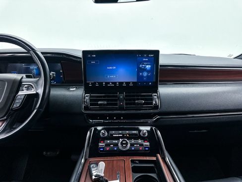 Used 2022 Lincoln Navigator L Reserve AWD/4WD image 5