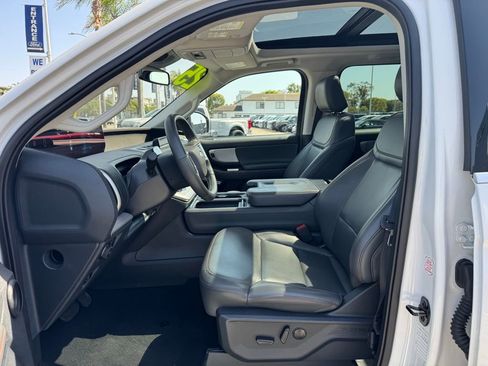 Used 2025 Ford Expedition Active image 19