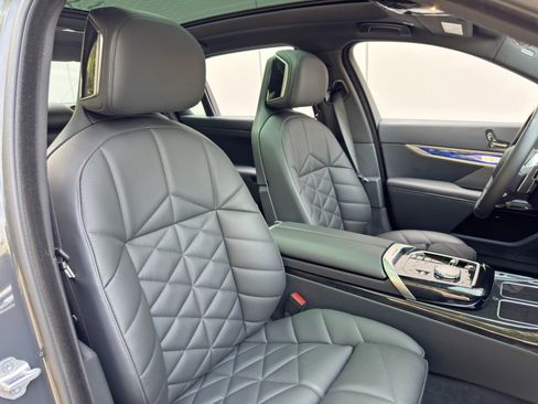 Used 2026 BMW 740i w/ Premium Package RWD image 45