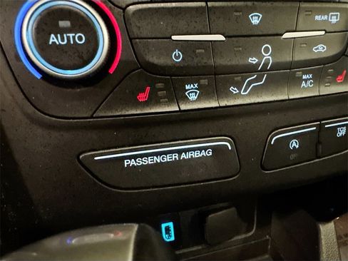 Used 2018 Ford Escape SE w/ SE Sport Appearance Package image 22