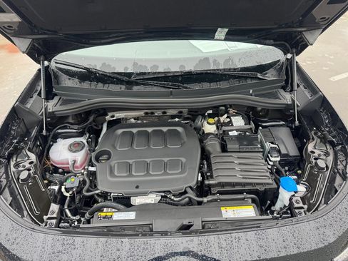 Used 2025 Volkswagen Tiguan SE FWD image 17