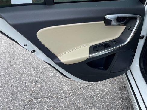 Used 2017 Volvo V60 T5 Cross Country w/ Climate Package image 21