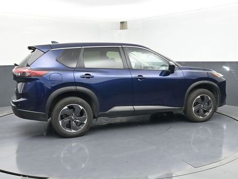 Used 2024 Nissan Rogue SV FWD image 3