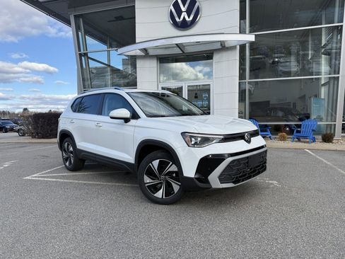New 2026 Volkswagen Taos SE AWD/4WD image 1