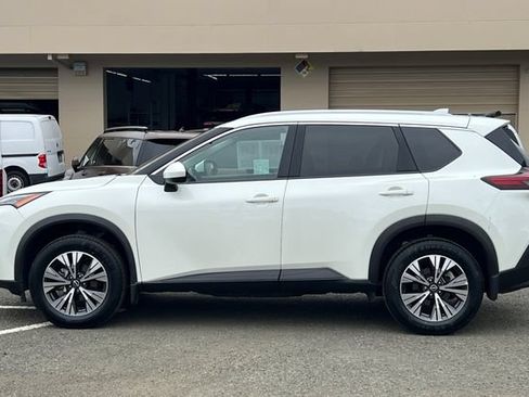 Used 2023 Nissan Rogue SV w/ SV Premium B Package FWD image 9