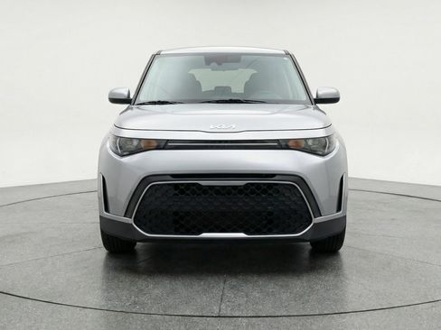 Used 2025 Kia Soul LX w/ LX Technology Package image 2
