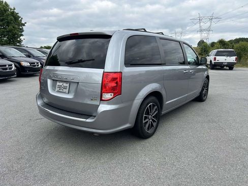 Used 2019 Dodge Grand Caravan GT FWD image 3
