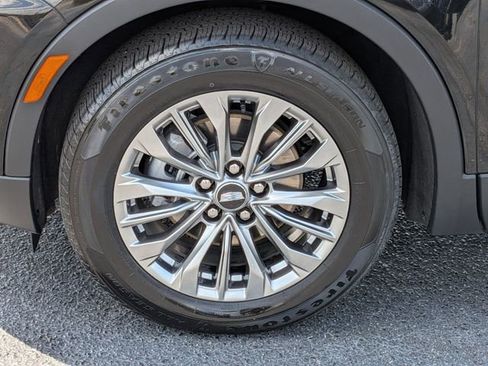 Used 2025 Cadillac XT4 Premium Luxury FWD image 10