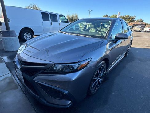 Used 2023 Toyota Camry SE image 6