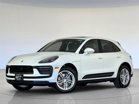 Used 2025 Porsche Macan image 1