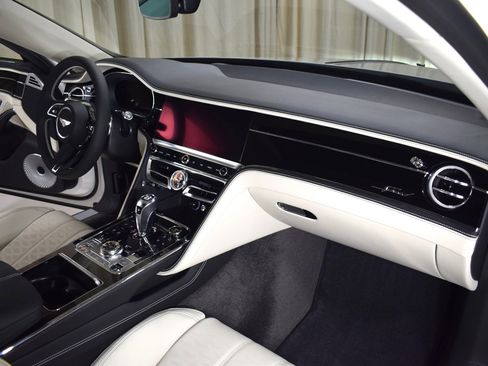 New 2025 Bentley Flying Spur Plug-In Hybrid image 24