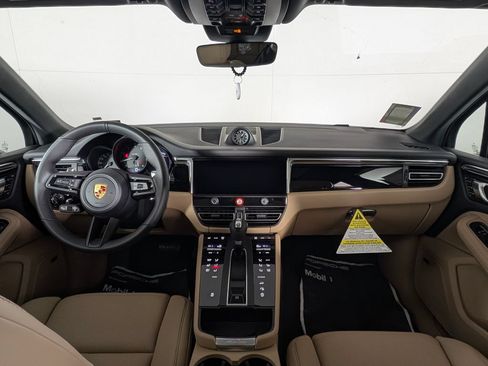 Certified 2026 Porsche Macan AWD/4WD image 20