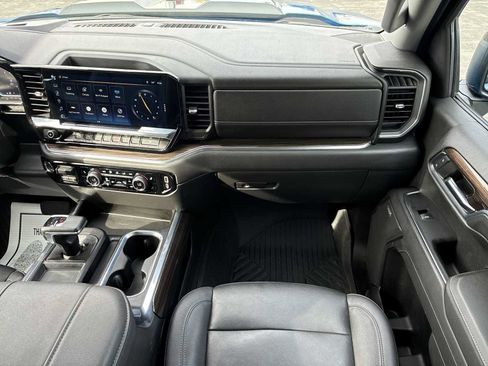 Used 2024 Chevrolet Silverado 1500 LT Trail Boss w/ LT Trail Boss Premium Package AWD/4WD image 27