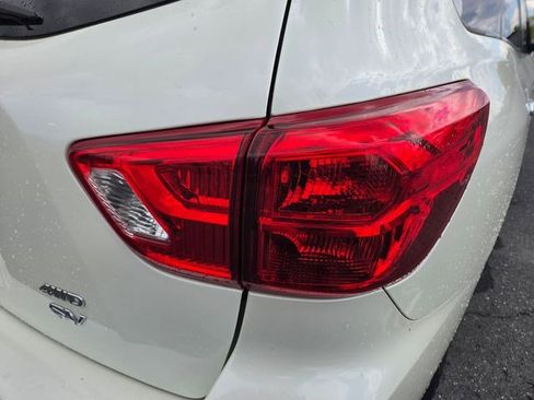 Used 2017 Nissan Pathfinder SV image 15