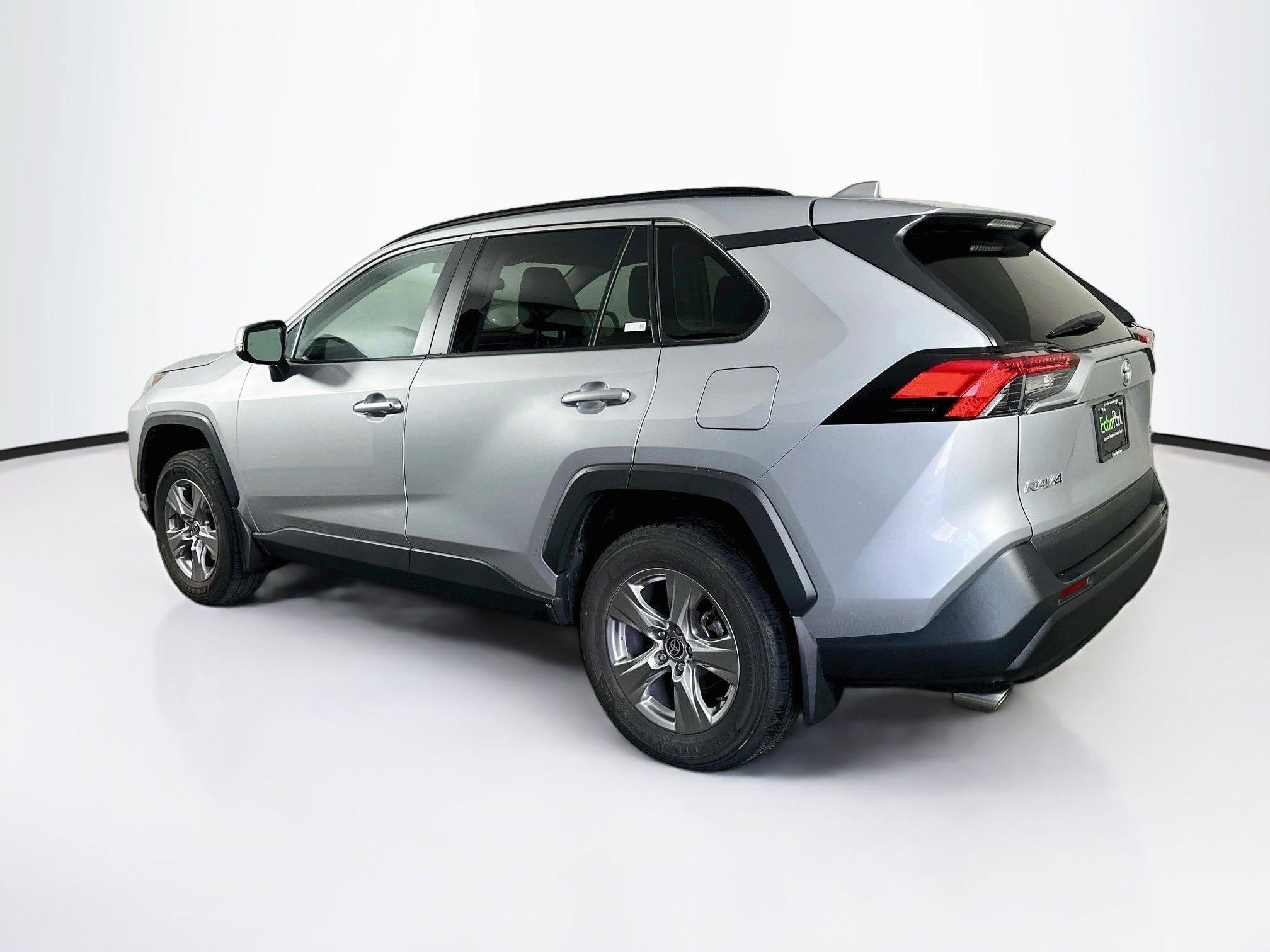 Used 2023 Toyota RAV4 XLE AWD/4WD image 5