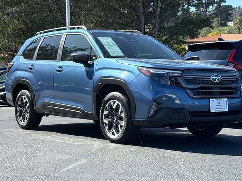 Used 2025 Subaru Forester Premium image 6