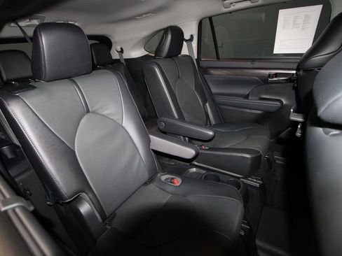 Used 2021 Toyota Highlander Limited image 27