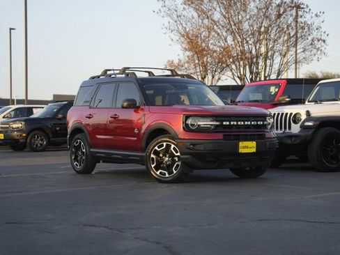 Used 2023 Ford Bronco Sport Outer Banks w/ Tech Package image 2