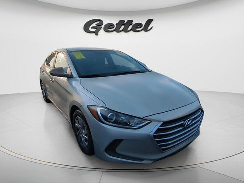Used 2017 Hyundai Elantra SE w/ Cargo Package FWD image 2