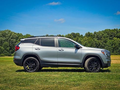 Used 2023 GMC Terrain SLE w/ Driver Convenience Package AWD/4WD image 3