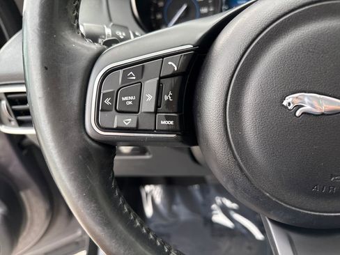 Used 2017 Jaguar F-PACE Premium image 15