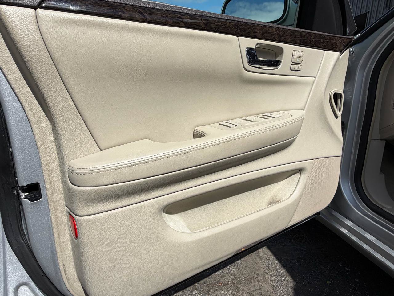 Used 2010 Cadillac DTS Luxury FWD image 15