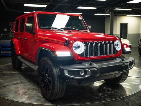 Used 2025 Jeep Wrangler Unlimited Sahara AWD/4WD image 5