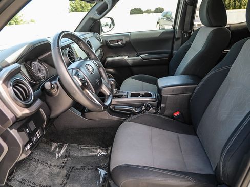 Certified 2023 Toyota Tacoma TRD Off-Road AWD/4WD image 18