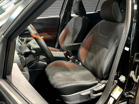 Used 2019 Nissan Kicks SR w/ Exterior Package FWD image 19