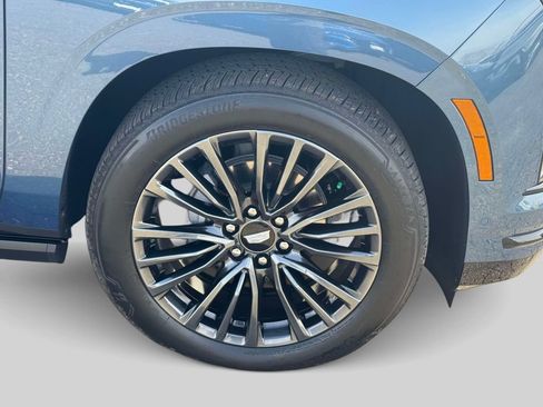 Used 2025 Cadillac Escalade Sport Platinum w/ LPO, Floor Liner Package AWD/4WD image 8