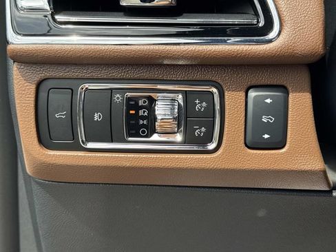Certified 2024 Lincoln Navigator Reserve AWD/4WD image 25