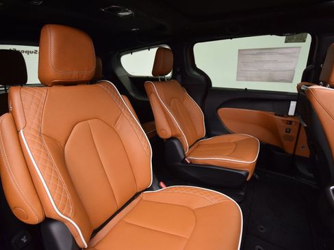 New 2026 Chrysler Pacifica Pinnacle image 20