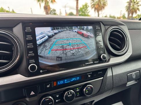 Used 2021 Toyota Tacoma TRD Off-Road w/ TRD Premium Off Road Package AWD/4WD image 19