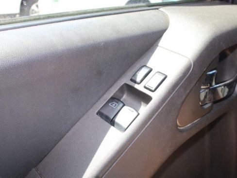 Used 2018 Nissan Frontier SV image 15