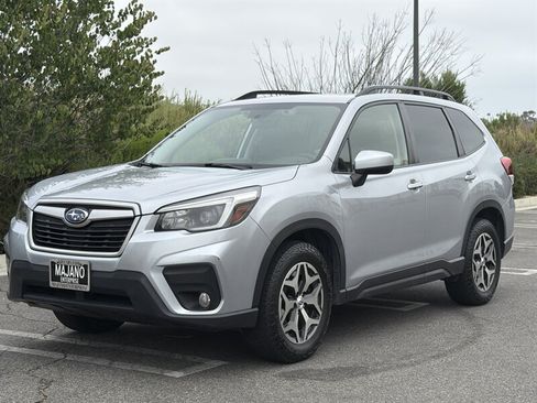 Used 2021 Subaru Forester Premium AWD/4WD image 2