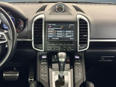 Used 2016 Porsche Cayenne S image 25