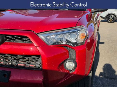 Used 2014 Toyota 4Runner SR5 AWD/4WD image 9