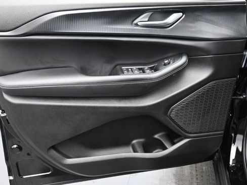 New 2026 Jeep Grand Cherokee L 4WD image 9