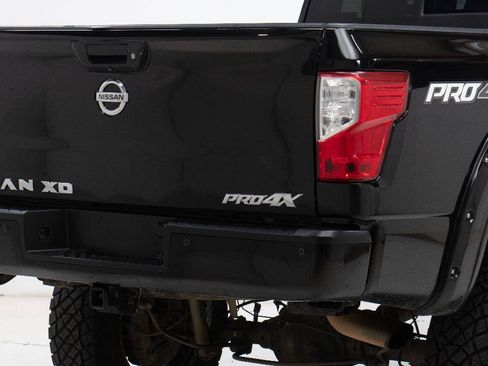 Used 2018 Nissan Titan PRO-4X w/ Pro-4x Convenience Package AWD/4WD image 12