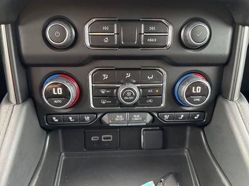 Used 2023 Chevrolet Suburban Premier AWD/4WD image 23