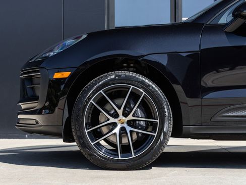 Certified 2026 Porsche Macan image 13