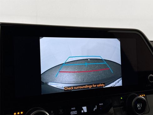 Certified 2025 Toyota Highlander XLE image 26