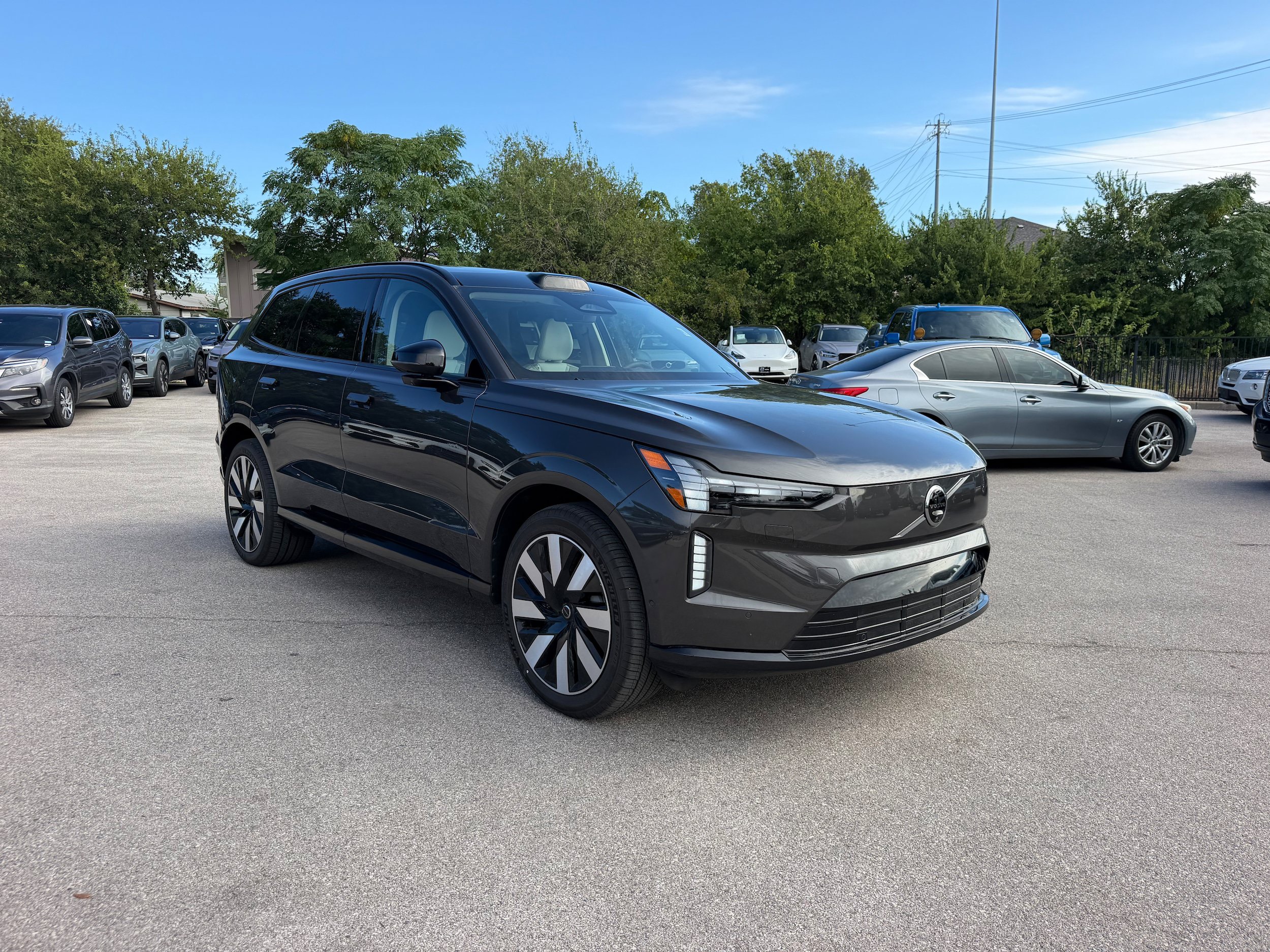 Certified 2025 Volvo EX90 Plus AWD/4WD image 7